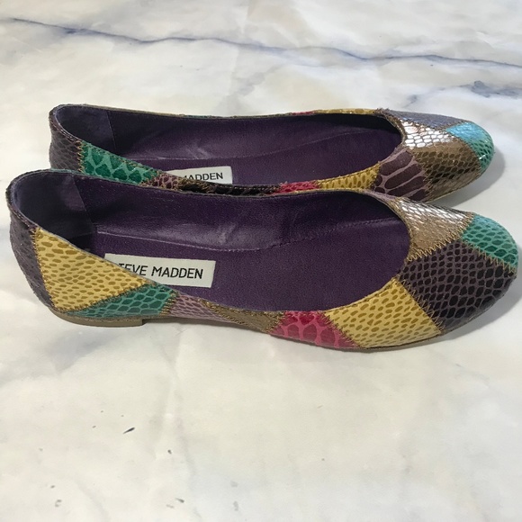 Steve madden pointy brown snakeskin flats  /// size 9
